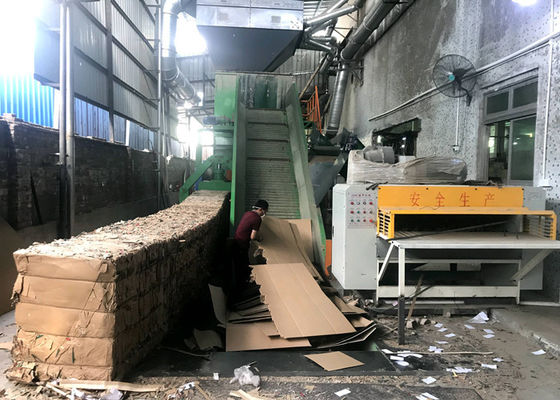 Processus de fabrication de déchiqueteuse ondulée dans le condensateur